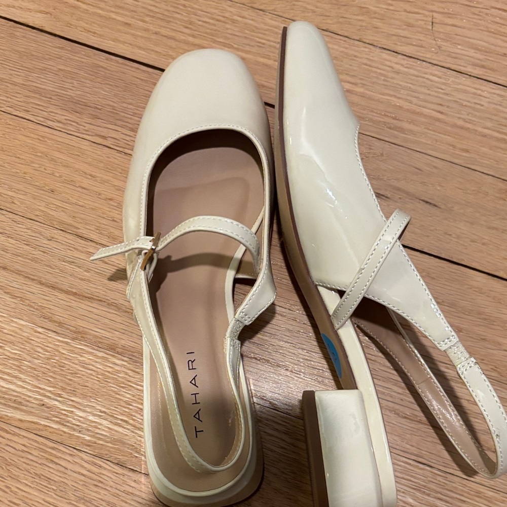 Tahari Women's Elegant Cream Flats